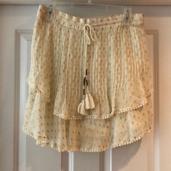 Short flirty skirt - Picture 1 of 7